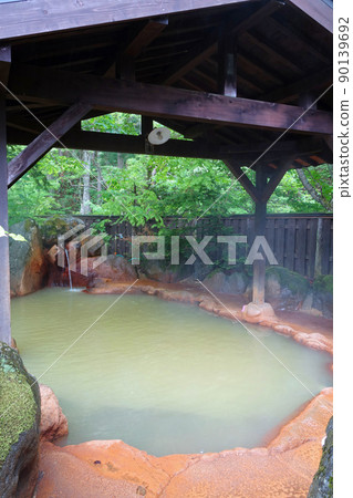 Fresh green open-air bath [Hirayu Onsen / Hirayu no Yu] 90139692