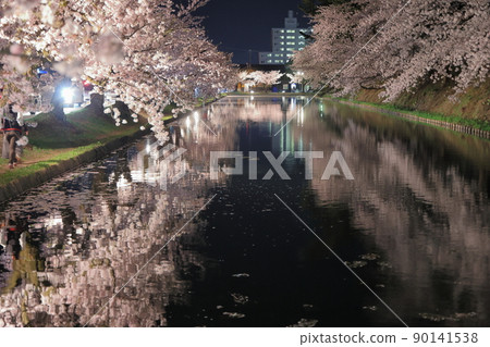 Light up Sotobori in Hirosaki Park (Hirosaki Cherry Blossom Festival) 90141538