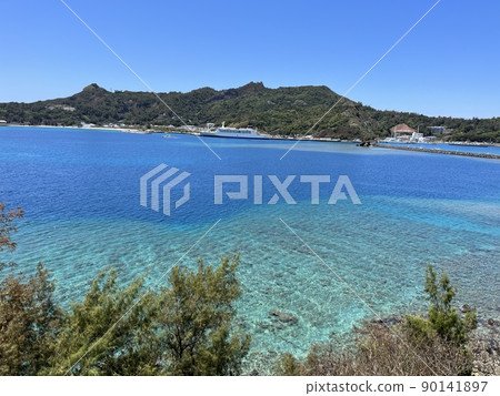 二見港的小笠原丸小笠原 二見港的小笠原丸小笠原 90141897