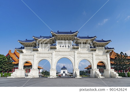 Taipei, April 20th, 2022 - Sunny view of the Liberty Square Arch 90142624
