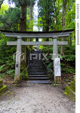 EOS R6. Towada, Aomori, vertical torii gate. EOS R6. Towada, Aomori, vertical torii gate. 90143959