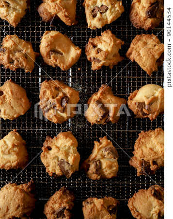 Freshly baked chocolate chip cookies on the net Freshly baked chocolate chip cookies on the net 90144534