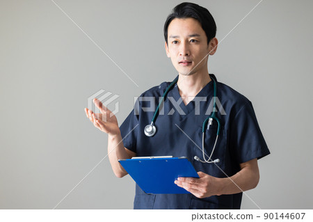 Male doctor 90144607