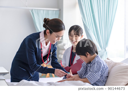 Nurse and patient boy 90144673