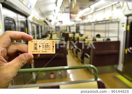 2021 年。從兒島站到岡山站的瀨戶大橋線風景 90144828