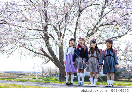 Elementary school students gathering together on the day of the entrance ceremony Elementary school students gathering together on the day of the entrance ceremony 90144935