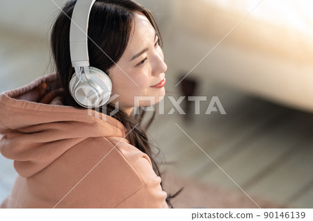 女性耳機聽音樂生活方式新常態 90146139