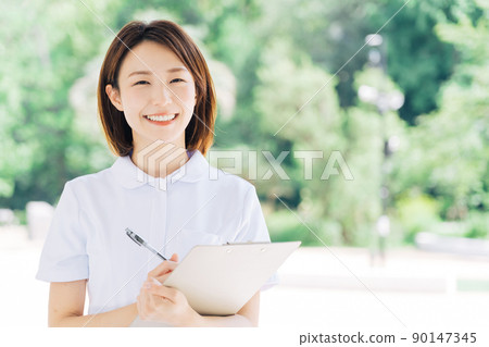 Smiling nurse 90147345