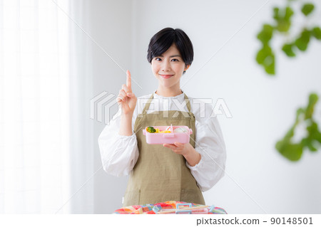 媽媽為孩子做午餐 90148501