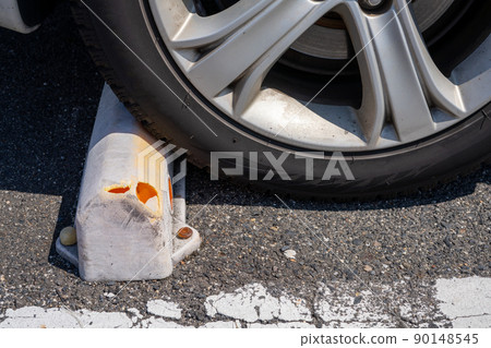 Tires stopped by a bollard Tires stopped by a bollard 90148545