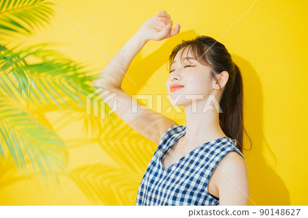 Summer woman yellow background Summer woman yellow background 90148627