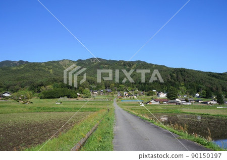 伊那山谷和伊那山脈的村莊[長野縣駒根市] 90150197