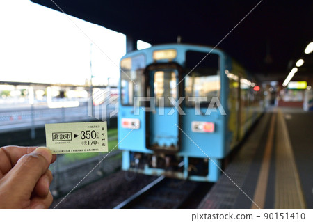 2021 年。早上水島臨海鐵道水島本線的風景 90151410