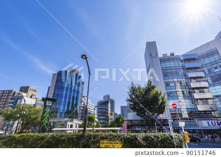 Bus terminal at the north exit of JR "Ogikubo" station Bus terminal at the north exit of JR "Ogikubo" station 90151746