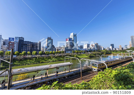 JR總武線“市谷”站和新見附護城河 JR總武線“市谷”站和新見附護城河 90151809