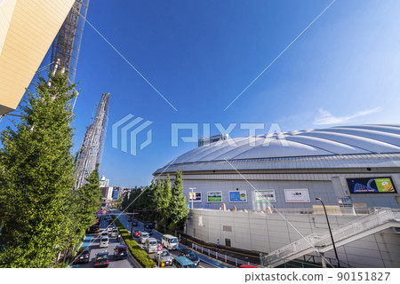 Tokyo Dome and LaQua attractions 90151827
