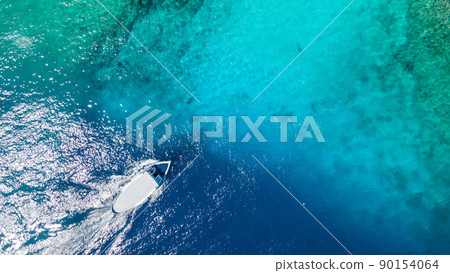 Aerial view of Scuba diving boat at Fuvahmulah, Maldives 90154064