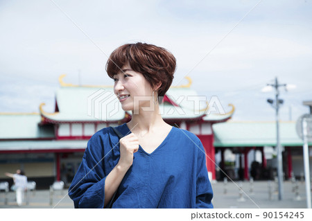 女性旅行短途旅行步行一個人 90154245