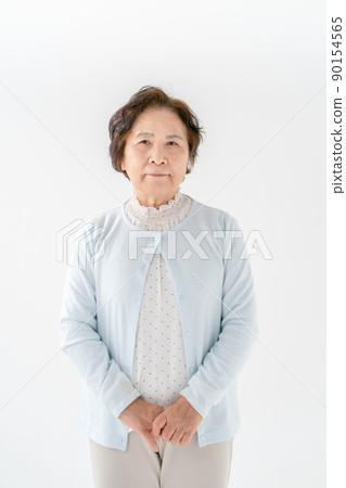 Senior female portrait 90154565