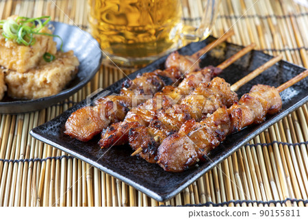 炸豆腐、烤雞肉串和啤酒居酒屋菜單 90155811