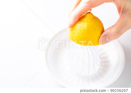 擠檸檬。 擠檸檬。 90156207