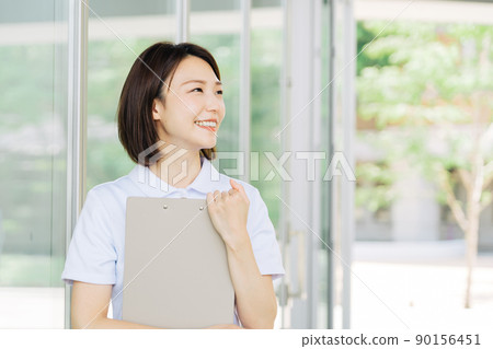 Smiling nurse 90156451