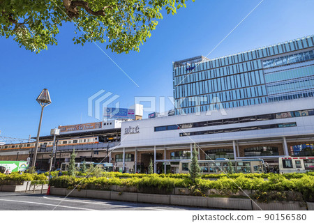 JR“吉祥寺”站北口/巴士總站和Kirarina大樓的風景 90156580