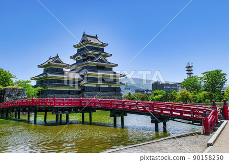 Nagano Prefecture Matsumoto Castle castle tower and Uzuhashi Nagano Prefecture Matsumoto Castle castle tower and Uzuhashi 90158250