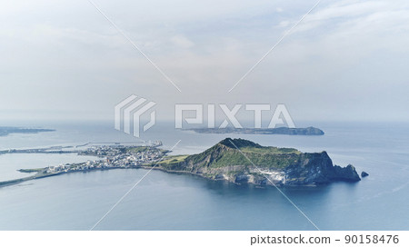 城山日出峰、城山浦港、牛島、城山邑、西歸浦市、濟州島 城山日出峰、城山浦港、牛島、城山邑、西歸浦市、濟州島 90158476