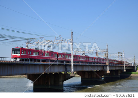 Keikyu 1500 series crossing the Nakagawa Bridge 90162621