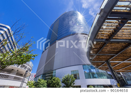 JR "Yurakucho" station square "Yurakucho Itoshia" building JR "Yurakucho" station square "Yurakucho Itoshia" building 90164658