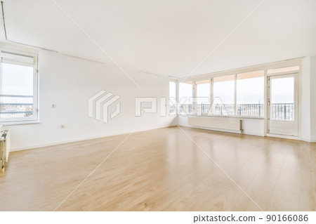 Empty hall room with good bright and large window 90166086