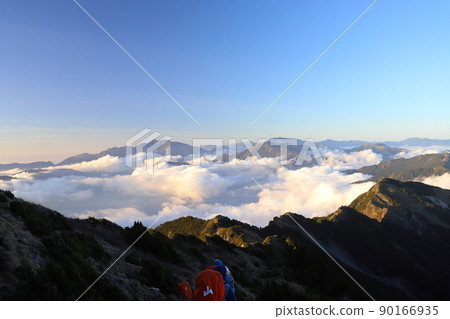 The sea of clouds in the sunset Taiwan alpine scenery the southern section of the central mountain range Guanshan 90166935