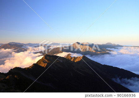 The sea of clouds in the sunset Taiwan alpine scenery the southern section of the central mountain range Guanshan 90166936