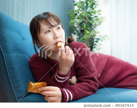 A woman lying down on the sofa A woman lying down on the sofa 90167414