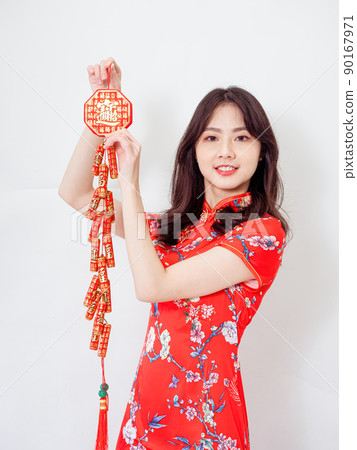Young asian woman wearing traditional cheongsam... - Stock Photo [90167971]  - PIXTA