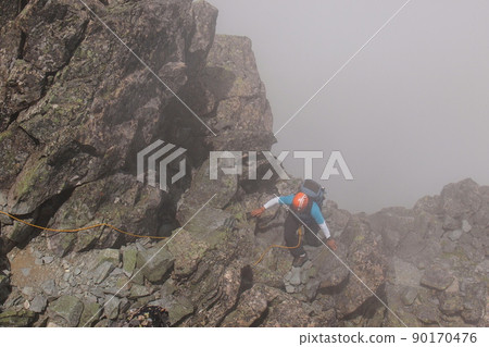 雅里山和北鐮嶺的登山者 90170476