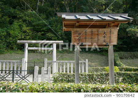 Oichi Tomb "Hashihaka Kofun", which is said to be the tomb of Himiko / Sakurai City, Nara Prefecture Oichi Tomb "Hashihaka Kofun", which is said to be the tomb of Himiko / Sakurai City, Nara Prefecture 90170642