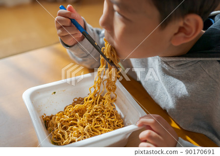 eating, child, whelp 90170691