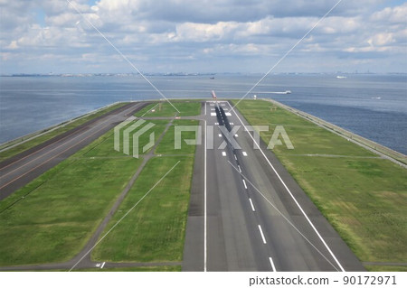 Haneda Airport D Runway 90172971