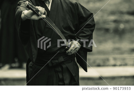 拿著日本刀的人 拿著日本刀的人 90173933
