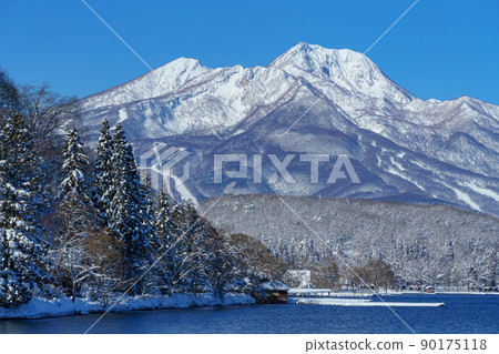 Mt. Myoko from Lake Nojiri Winter snow scene Mt. Myoko from Lake Nojiri Winter snow scene 90175118