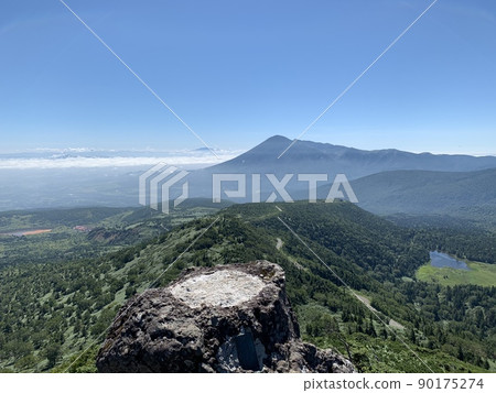 Mt. Iwate seen from Mt. Chausu, the three major observatory sites of Hachimantai 90175274