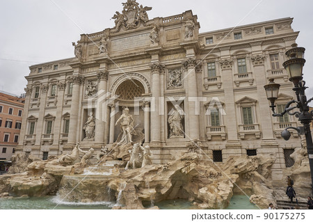 Italy Trevi Fountain 90175275