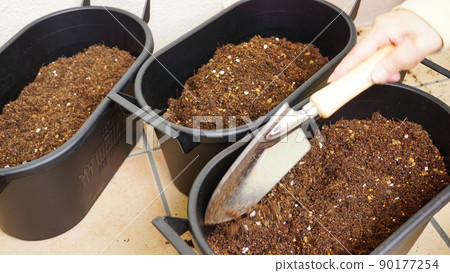 菜園的腐殖質和花盆 菜園的腐殖質和花盆 90177254