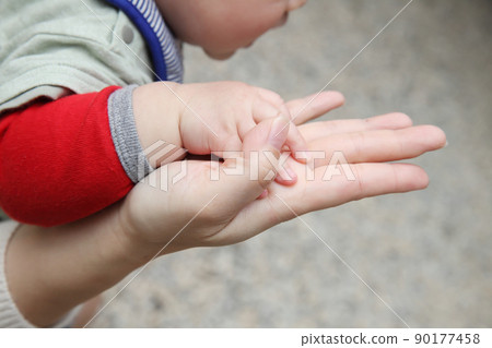 Up of the hand that the mother and the little boy connected Up of the hand that the mother and the little boy connected 90177458