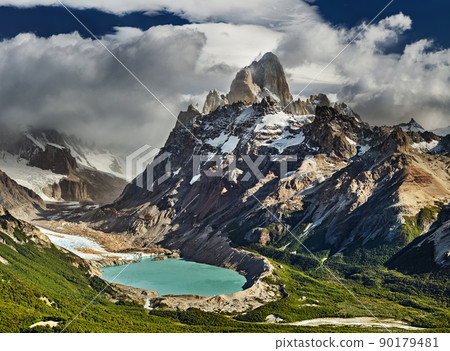 Mount Fitz Roy, Patagonia, Argentina 90179481