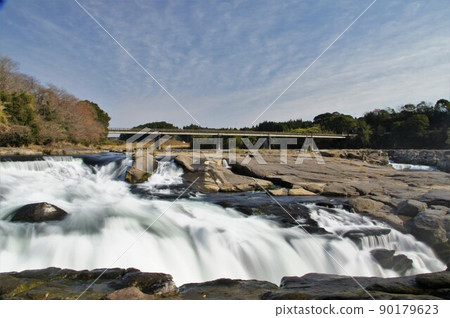 Sogi Falls and the former Sogi Ohashi Bridge Sogi Falls and the former Sogi Ohashi Bridge 90179623