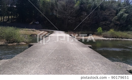 The sinking bridge where love comes true 90179651