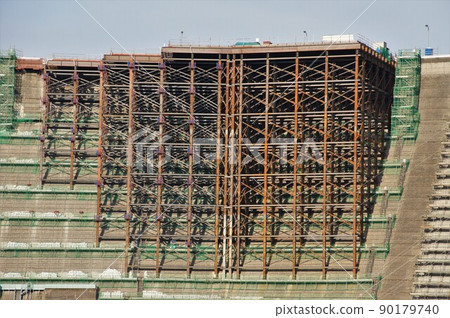 Scaffolding for Tsuruta Dam under redevelopment Scaffolding for Tsuruta Dam under redevelopment 90179740